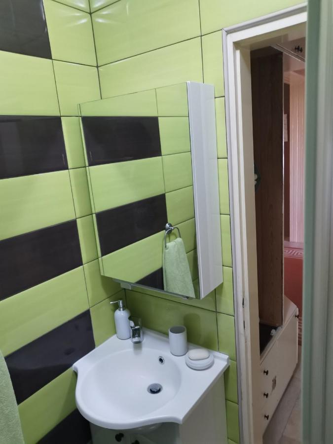 Apartmant Sandra - Big Terace And Free Parking Apartment คาร์โลวัตส์ ภายนอก รูปภาพ